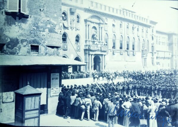 Bologna manifestazione in Piazza Vittorio Emanuele